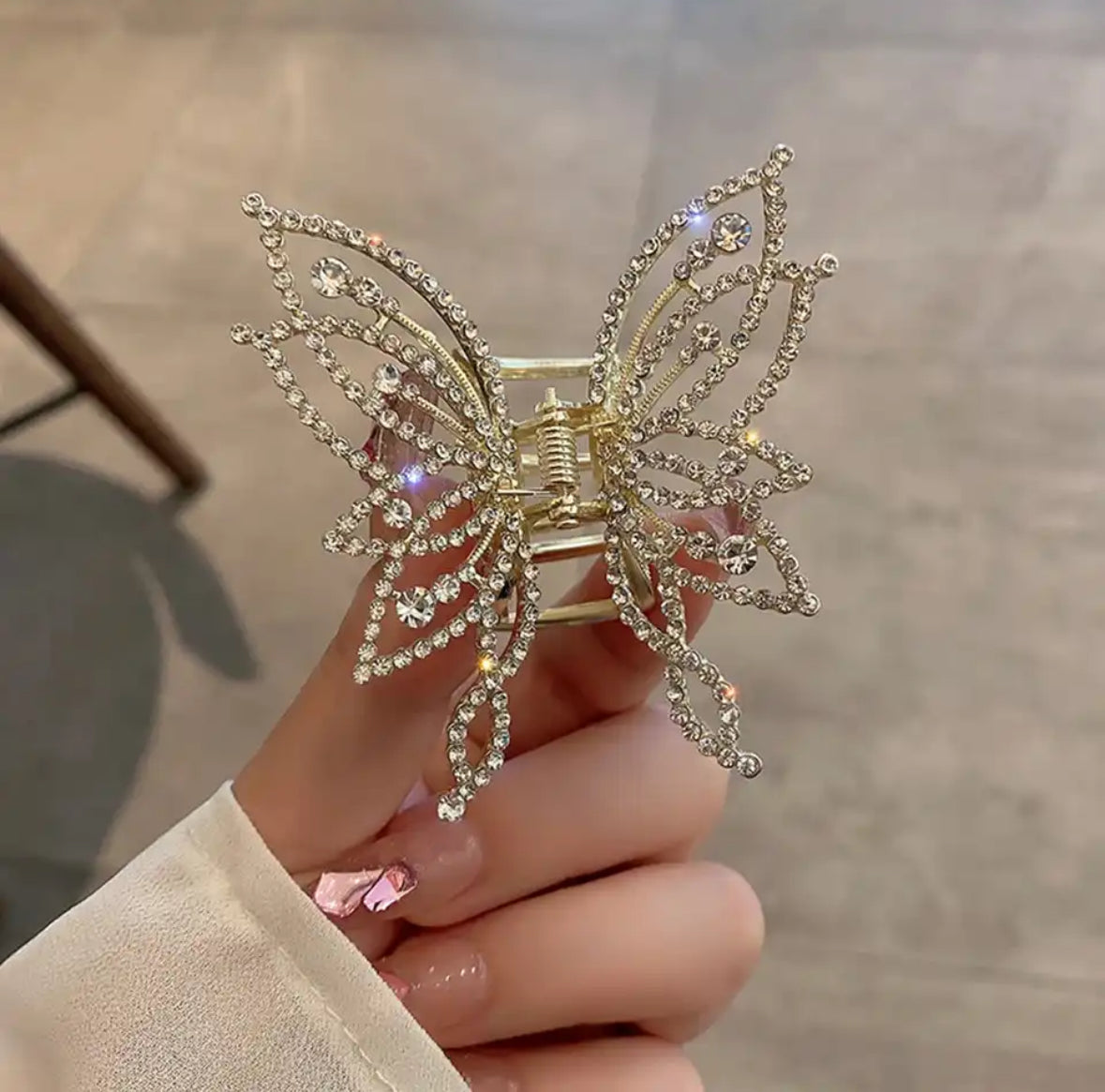 Fashion Metal openwork Hair Claw Butterfly Clips for Women Girl Elegant Ponytail Clip Vintage pin Accessories
